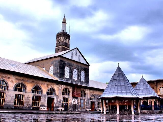 UÇAKLI DİYARBAKIRLI GAP TURU (DİYARBAKIR - ÇUKUROVA)
